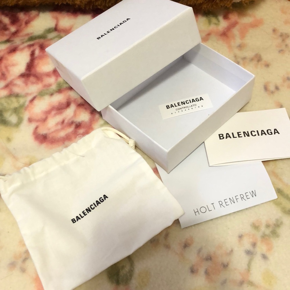 BALENCIAGA small box, length 4 inches,wide 5inches ,thick 1.5 ,DASH BAG,card